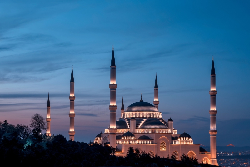 Büyük Çamlıca Camii’nin iç aydınlatma sistemi OSRAM’a emanet