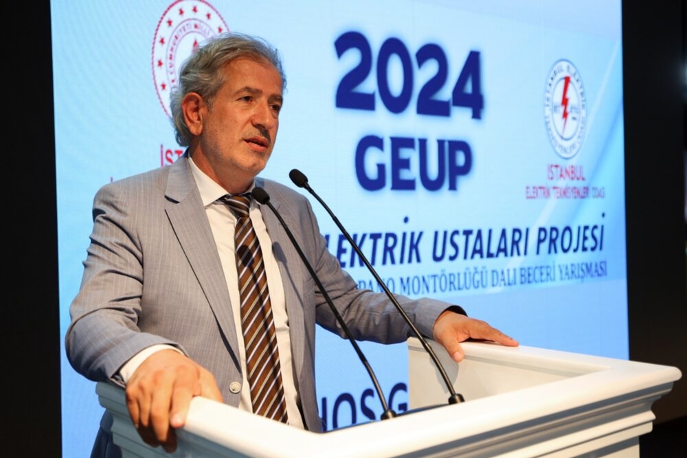 İstanbul Elektrik Teknisyenleri Odası’ndan Büyük Destek: 20 Öğrenciye Burs, Hedef 50 Öğrenci