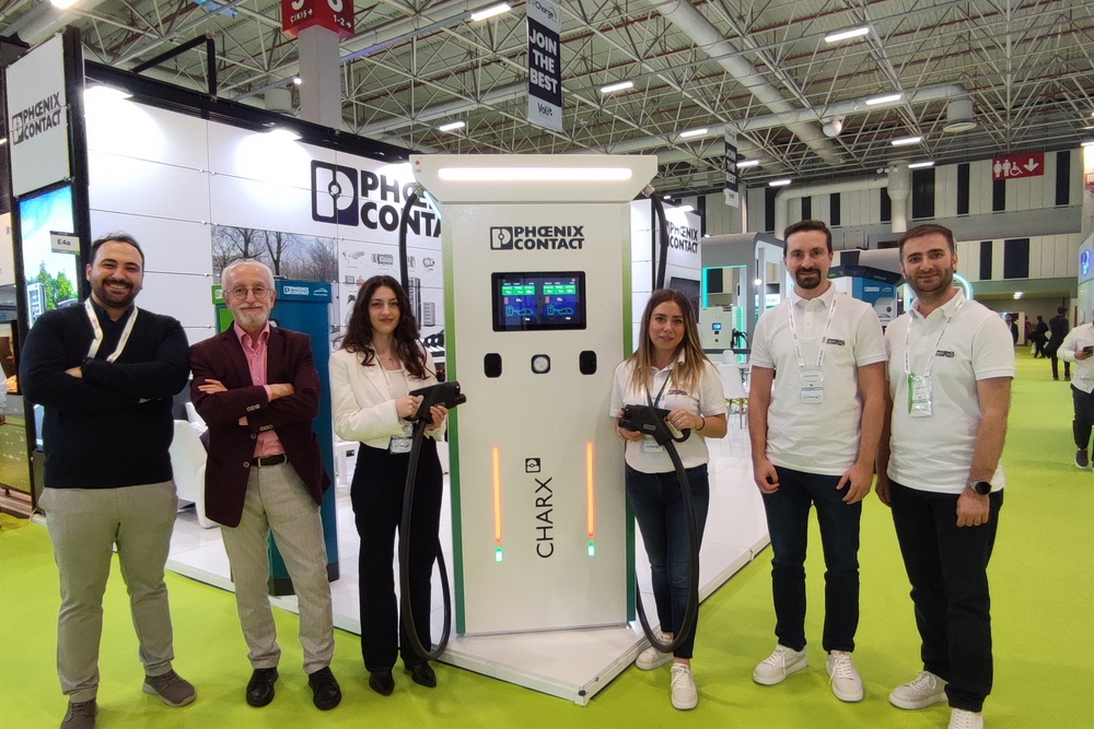 Phoenix Contact Ev Şarj 2024 Fuar’ında CHARX – E-mobilite için şarj teknolojisi ürünlerini tanıttı.