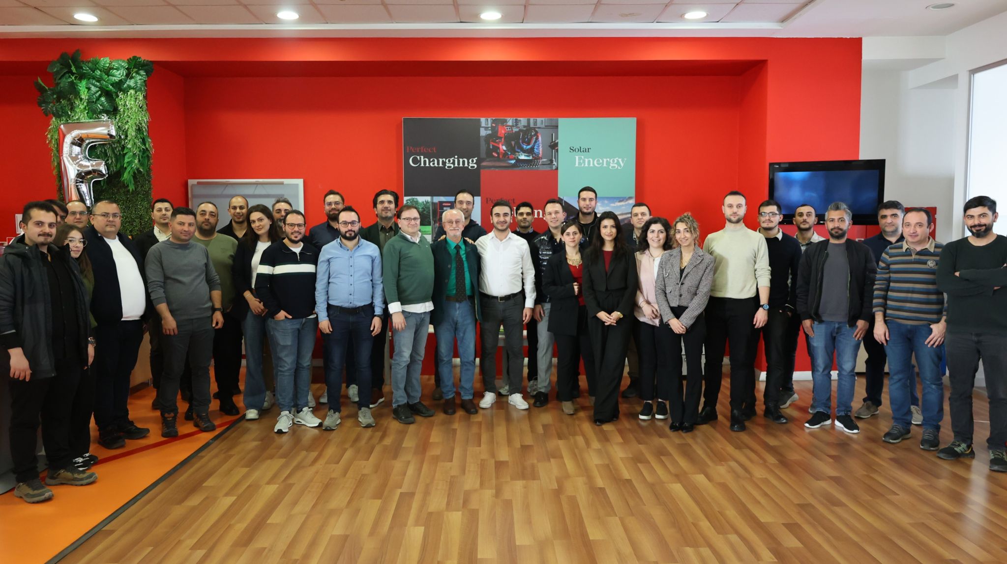 Fronius Solar Enerji İstanbul Tuzla’da bulunan merkez ofisinde ürün tanıtım semineri düzenledi.